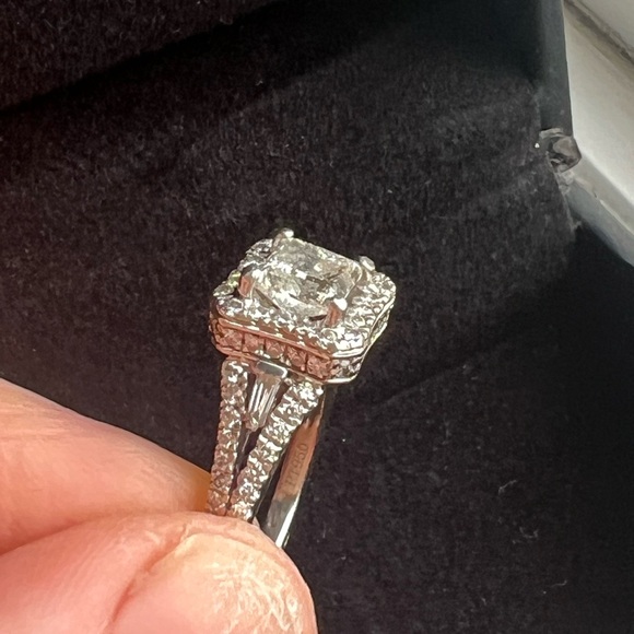 Vera Wang engagement ring. Size 6 - Picture 5 of 6